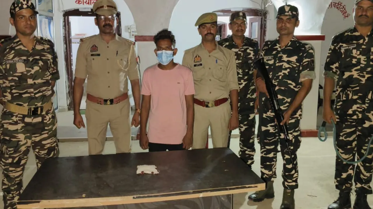 बहराइचः 34.30 ग्राम स्मैक के साथ पकड़ा गया तस्कर, पेट्रोलिंग के दौरान हुआ गिरफ्तार