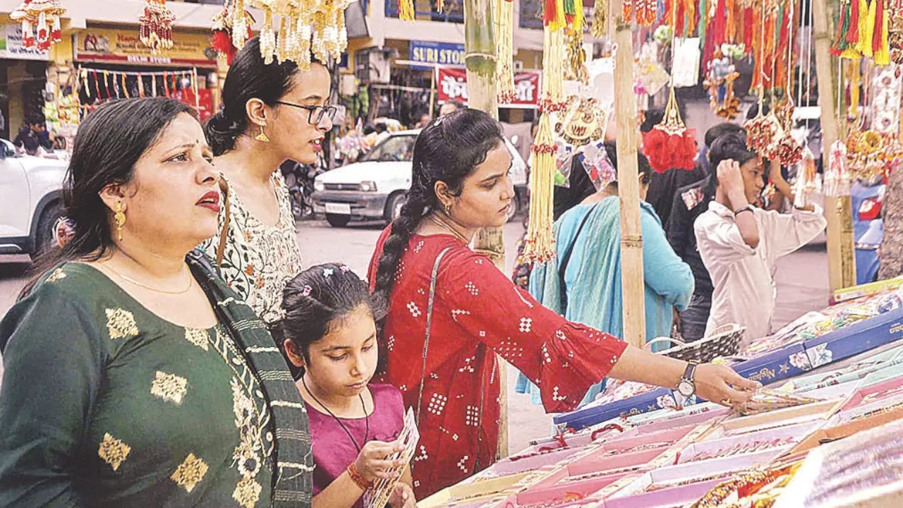 Raksha Bandhan 2024: भद्रा के साए के बाद बांधे राखी, राशि अनुसार ऐसे बांधे राखी मिलेगा लाभ