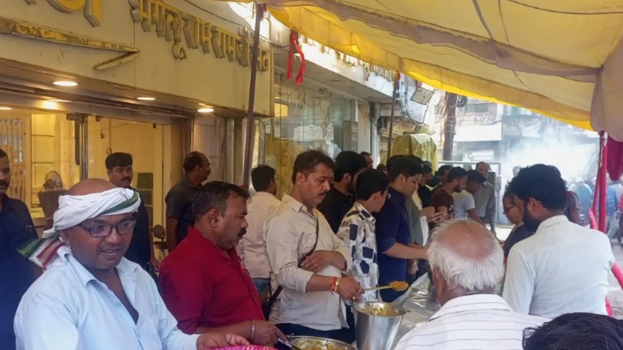 जौनपुर में विशाल भंडारे का आयोजन, 15 साल से चली आ रही है परंपरा