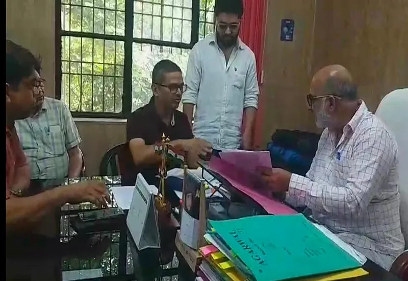 मुरादाबाद : सीएमओ से मिले पूर्व IPS अमिताभ ठाकुर, कहा- जिम्मेदारों के संरक्षण में झोलाछाप रैकेट 