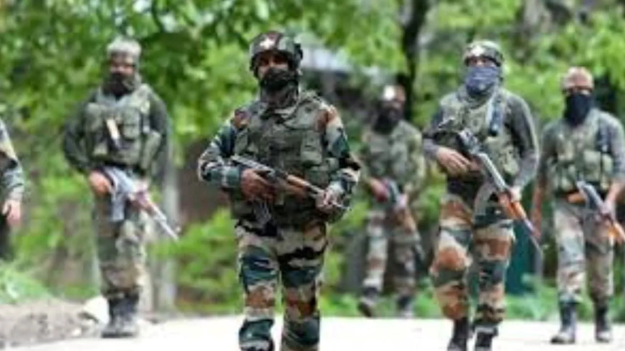 जम्मू-कश्मीर: श्रीनगर में आतंकवादियों से मुठभेड़ में CRPF के दो जवान और दो पुलिसकर्मी घायल