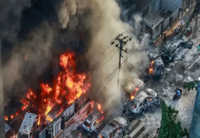 बांग्लादेश में एक महीने बाद खोले गए शैक्षिक संस्थान, हिंसा होने के कारण करना पड़ा था बंद