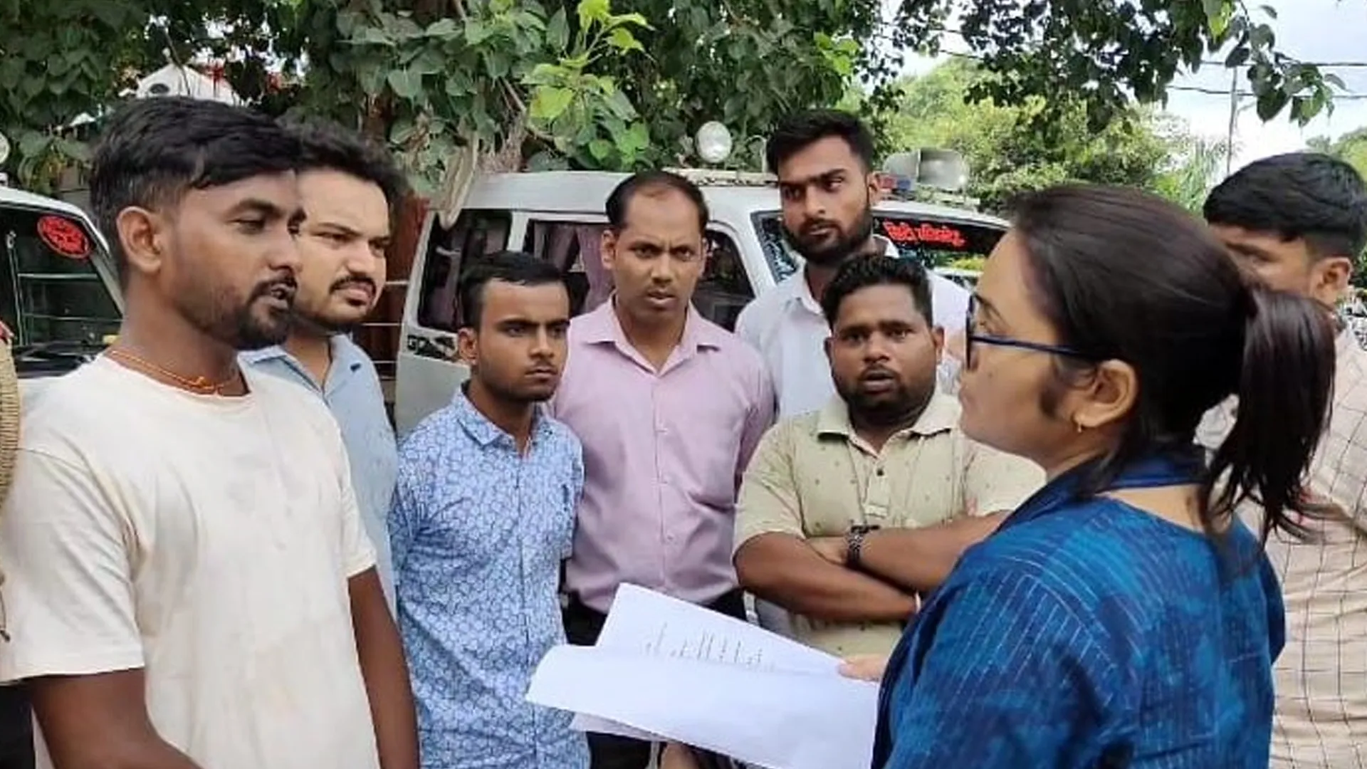 शाहजहांपुर: अवैध मेडिकल स्टोर्स पर कसे लगाम, नशीली दवाओं की बिक्री हो बंद