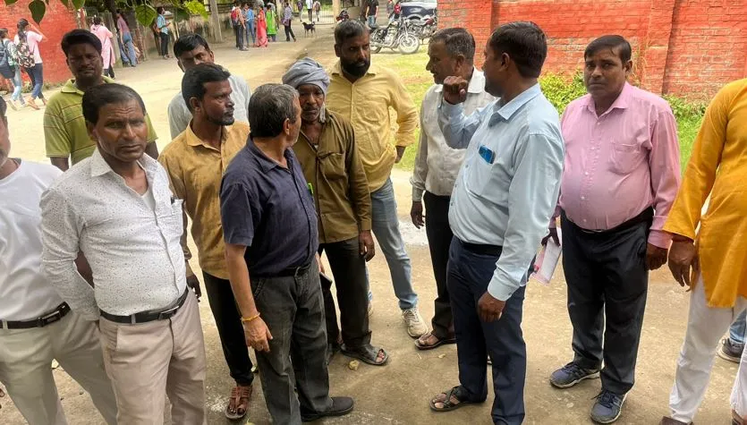 बरेली: निदेशक के कमरे में भिड़े अस्थाई और स्थाई कर्मचारी, जांच के लिए कमेटी होगी गठित
