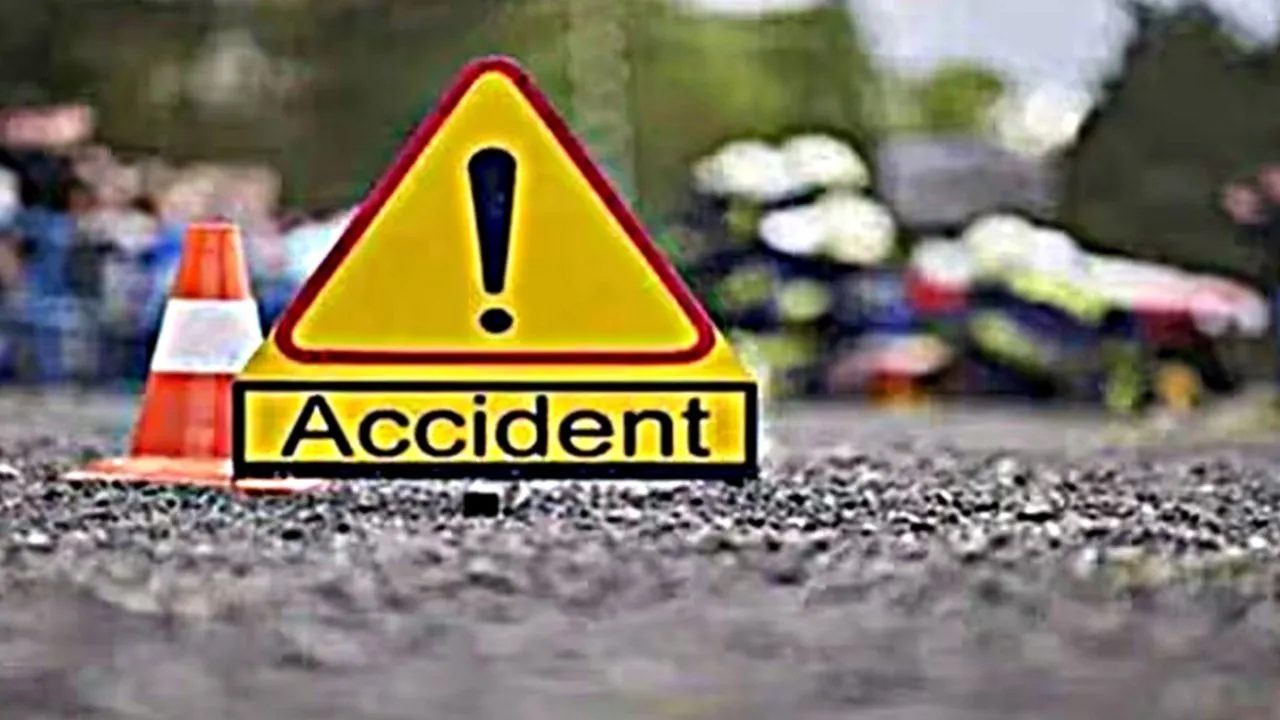 चम्पावत: खाई में गिरा टिप्पर चालक सहित दो की मौत, चार घायल 