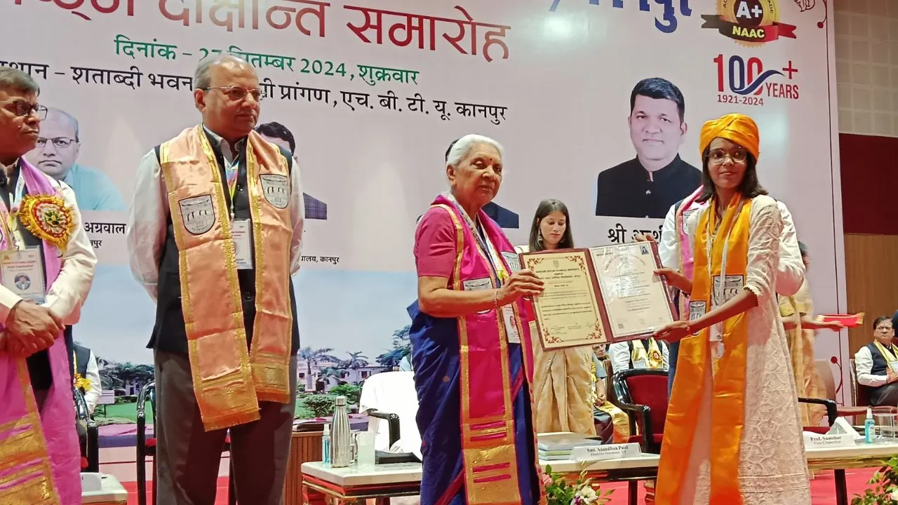 कानपुर में HBTU का 6वां दीक्षांत समारोह...राज्यपाल आनंदीबेन पटेल ने बांटे पदक, छात्र-छात्राओं के खिले चेहरे