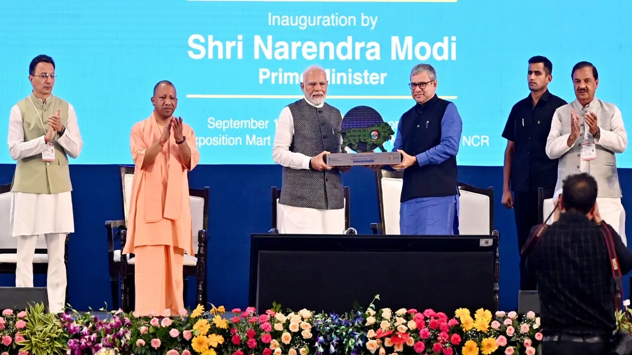 सीएम योगी ने कहा- UP वैश्विक सेमीकंडक्टर डिजाइन के इंजीनियर्स के हब के रूप में हो रहा स्थापित