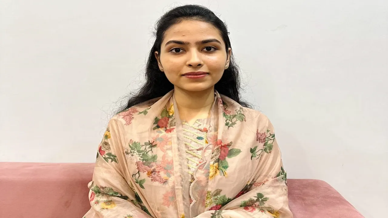 अयोध्या: मनोविज्ञान में अनन्या को मिला गोल्ड मेडल, पूर्व मंत्री समेत कई लोगों ने जाहिर की खुशी