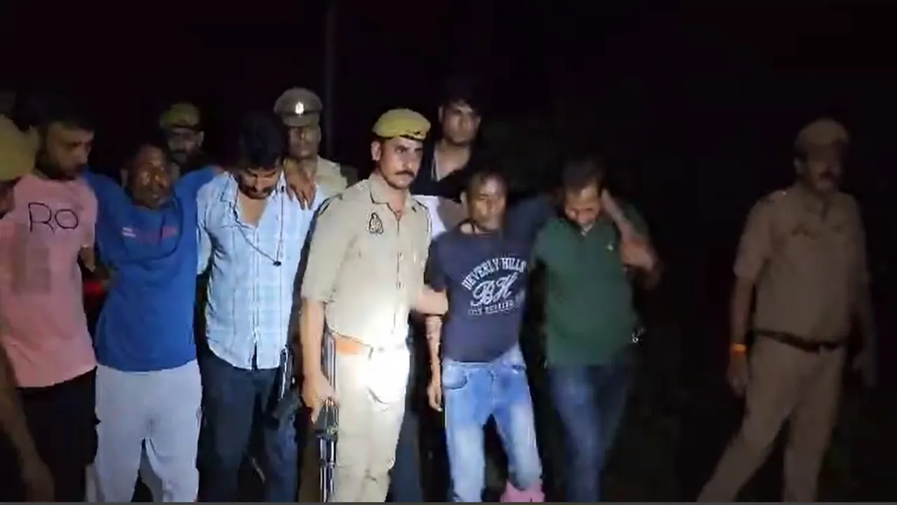 Sitapur encounter: बदमाशों की पुलिस से मुठभेड़, गोली लगने से दो घायल