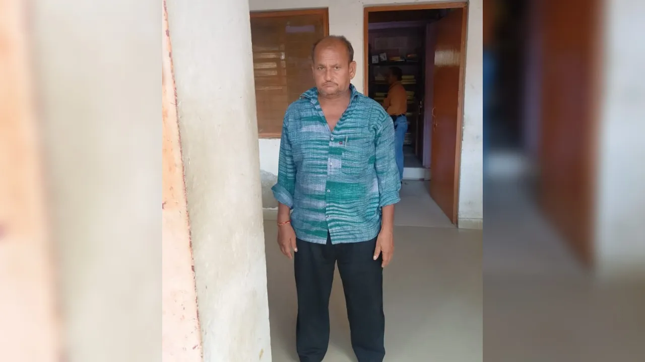 Kannauj: सुहागिनों को विधवा बताकर दिलाता पेंशन, बदले में आवेदकों से लेता था इतने रुपये...आरोपी ऐसे हुआ गिरफ्तार