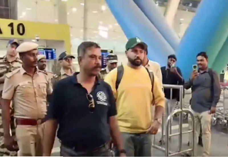 IND vs BAN : बांग्लादेश के खिलाफ पहले टेस्ट के लिए रोहित शर्मा-विराट कोहली पहुंचे चेन्नई, सामने आया VIDEO