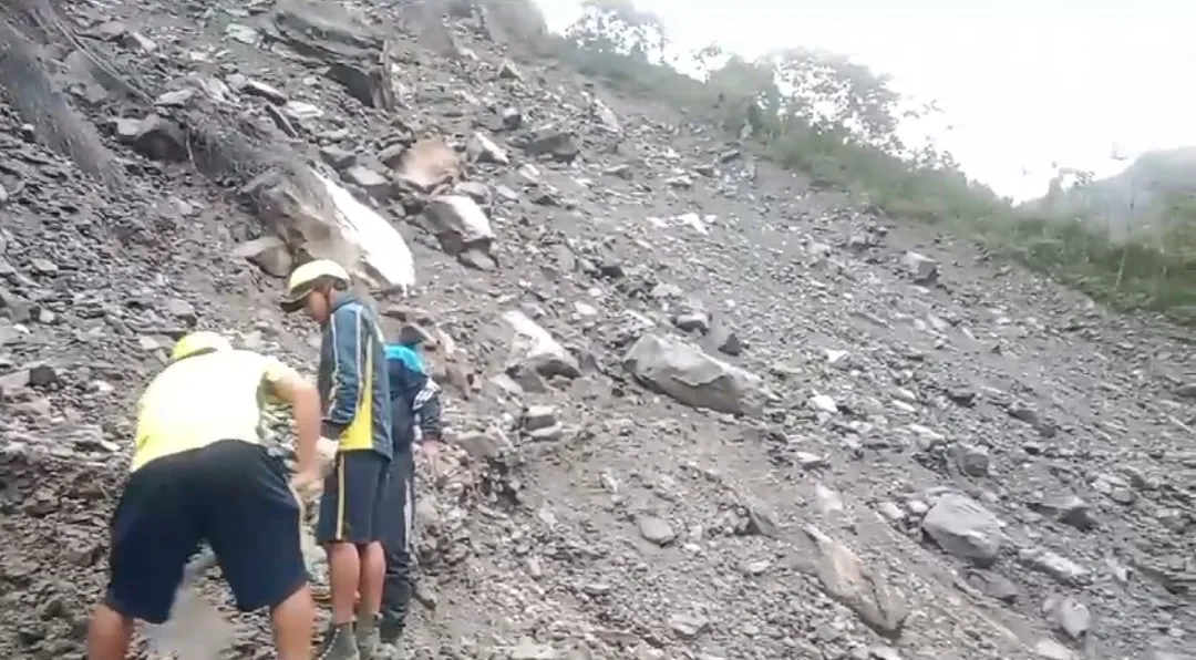 हल्द्वानी: बारिश थमने के बाद अब सड़क मार्ग खोलने का काम हुआ शुरू