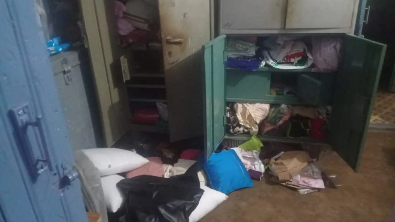 रायबरेली: पुलिस गश्त की खुली पोल, बेखौफ चोरों ने दो घरों से 15 लाख का सामान किया पार