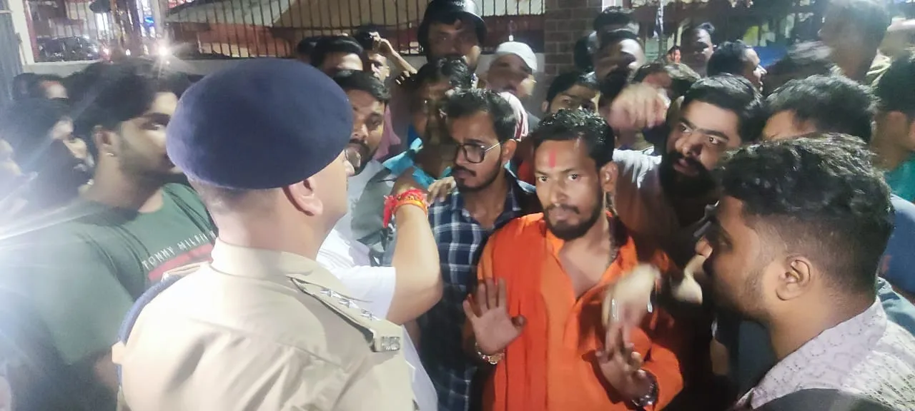 हल्द्वानी: भक्त प्रह्लाद की मूर्ति तोड़ने पर हंगामा, आधी रात सड़क पर उतरे हिंदूवादी