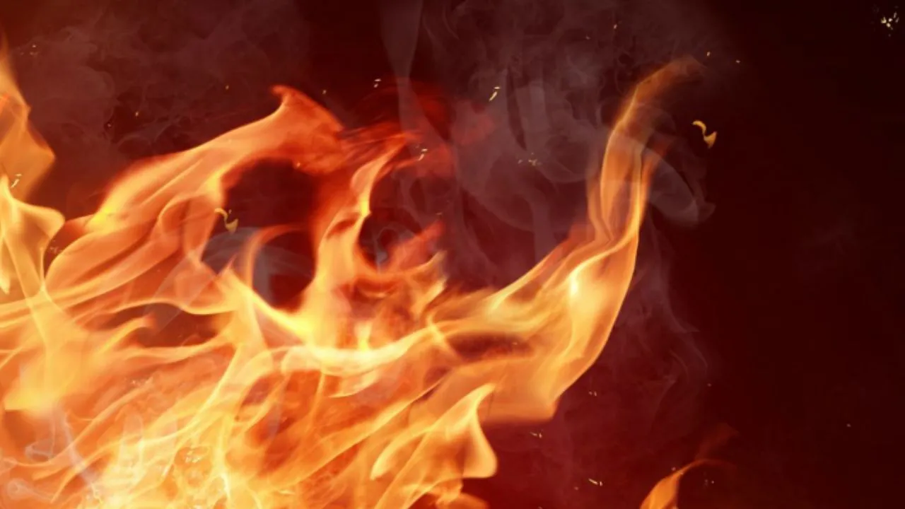 बड़कोट के चपटाडी गांव में मां भगवती रेणुका के पुजारी का मकान जलकर राख