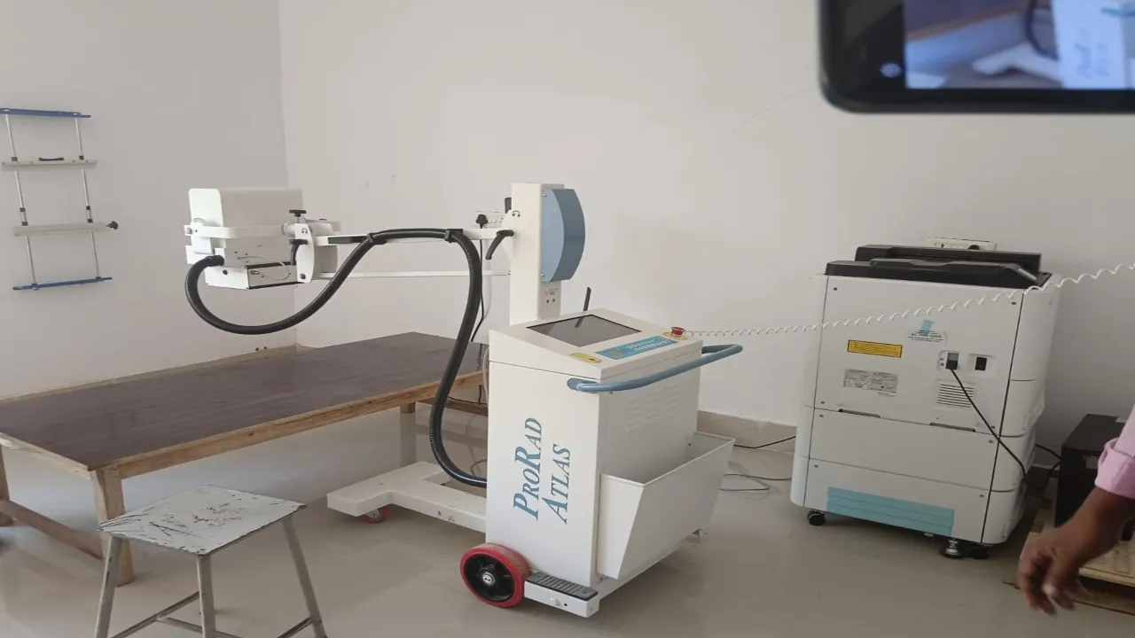 सीएचसी में एक्सरे मशीन की अर्थिंग खोल ले गए चोर : निजी पैथालॉजी का रुख कर रहे मरीज