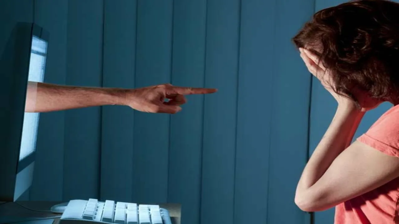 बाराबंकी : फर्जी आईडी के जरिए मंगेतर से ब्लैकमेलिंग, युवक की तहरीर पर पुलिस ने दर्ज की रिपोर्ट 