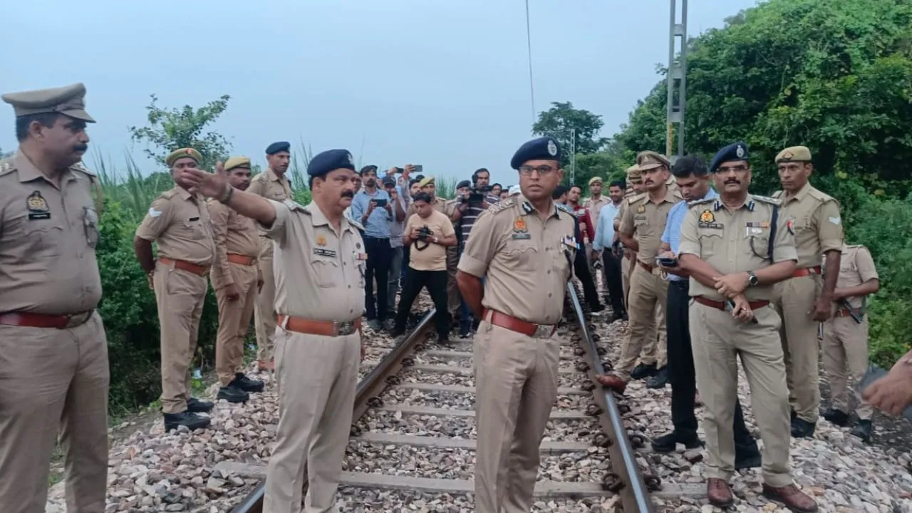 Kanpur: दिल्ली रेल ट्रैक पर शुरू हुई गश्त...सेंट्रल से कंचौसी तक ट्रैक की होगी नियमित गश्त, हाल्ट स्टेशनों पर जवान करेंगे कैंप