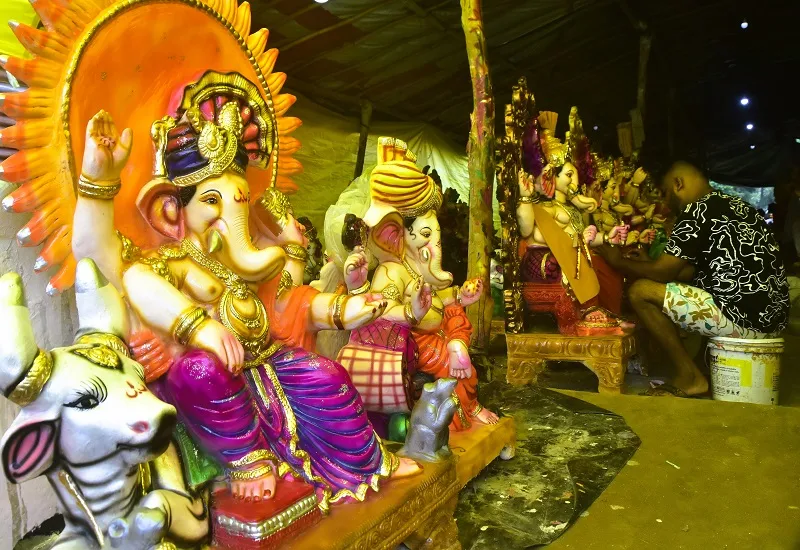 मुरादाबाद : आज अबीर गुलाल संग घर-घर विराजेंगे गजानन, गूंजेगा गणपति बप्पा मोरया