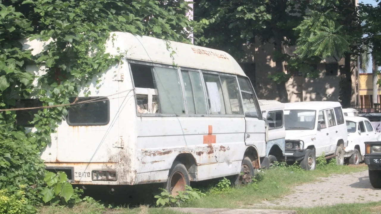 बाराबंकी : उम्र पूरी, सरकारी विभागों के 100 से अधिक वाहन कबाड़