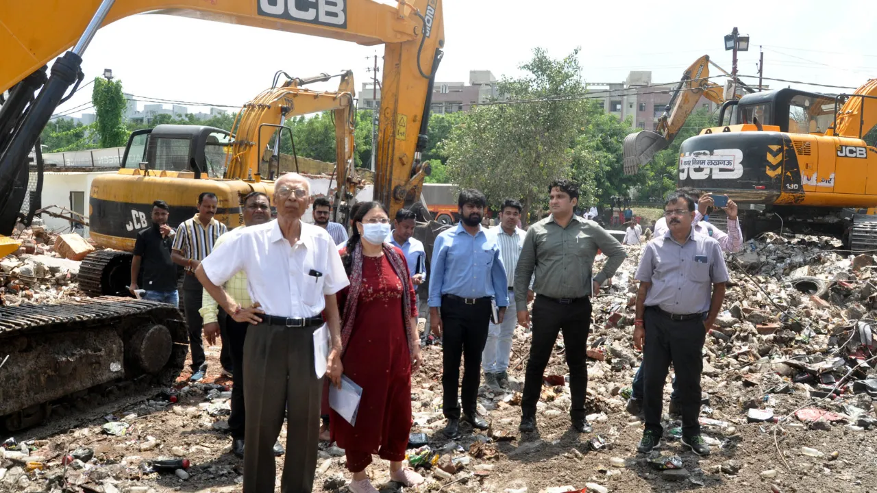 लखनऊ ट्रांसपोर्ट नगर हादसाः LDA से मांगा हरमिलाप टावर का स्ट्रक्चरल डिजाइन, गुजरात नेशनल फोरेंसिक की टीम ने लिए मलबे के सैंपल