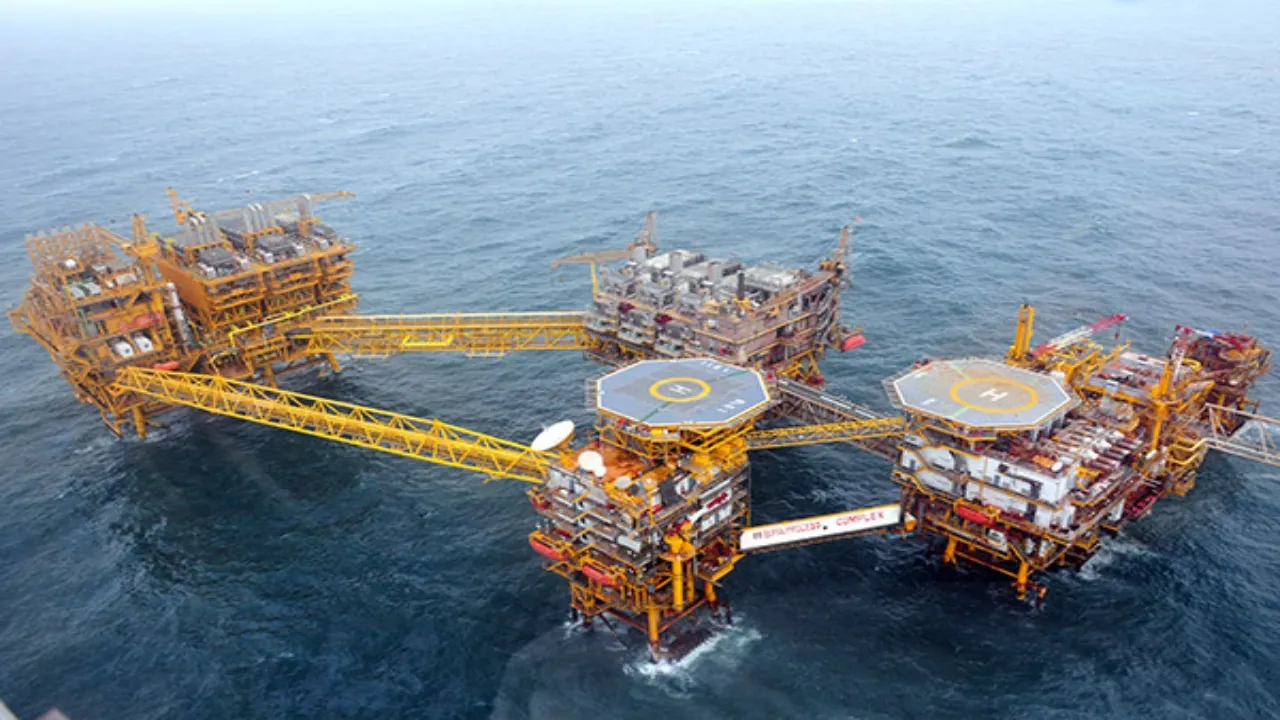 ONGC Gas : दूर-दराज क्षेत्रों से गैस निकालने को छोटे एलएनजी संयंत्र करेगी स्थापित 