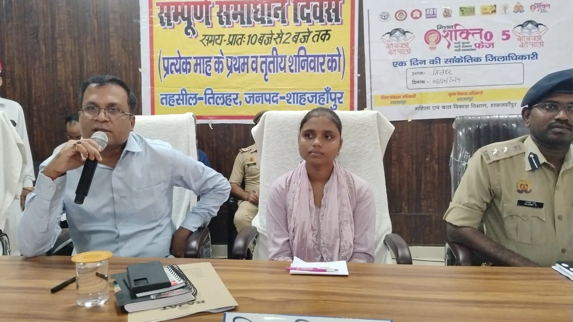 शाहजहांपुर: एक दिन की डीएम अनामिका ने सुनीं फरियादियों की शिकायतें, निस्तारण भी किया