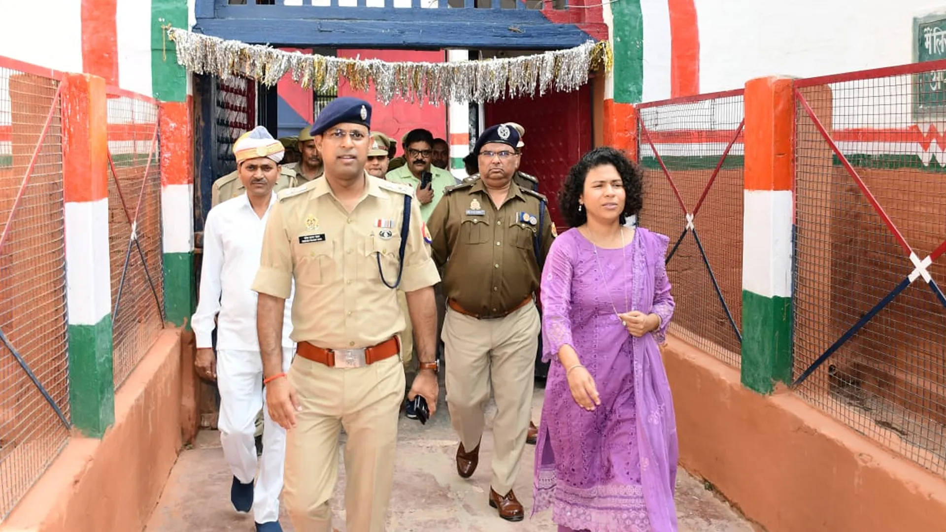 लखीमपुर खीरी: डीएम-एसपी ने जिला जेल का किया औचक निरीक्षण