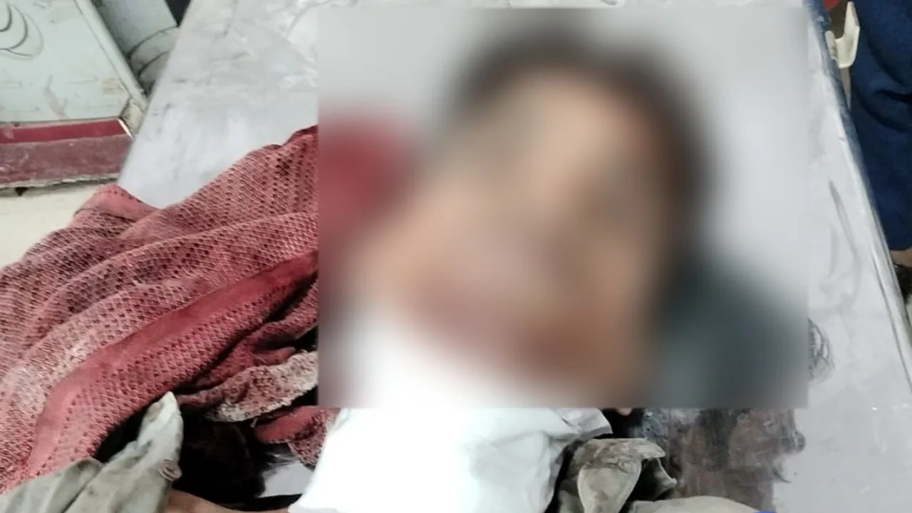 मुरादाबाद:  मकान नाम न करने से नाराज पत्नी ने ब्लेड से काट दिया पति का गला, बच्चों संग हुई फरार