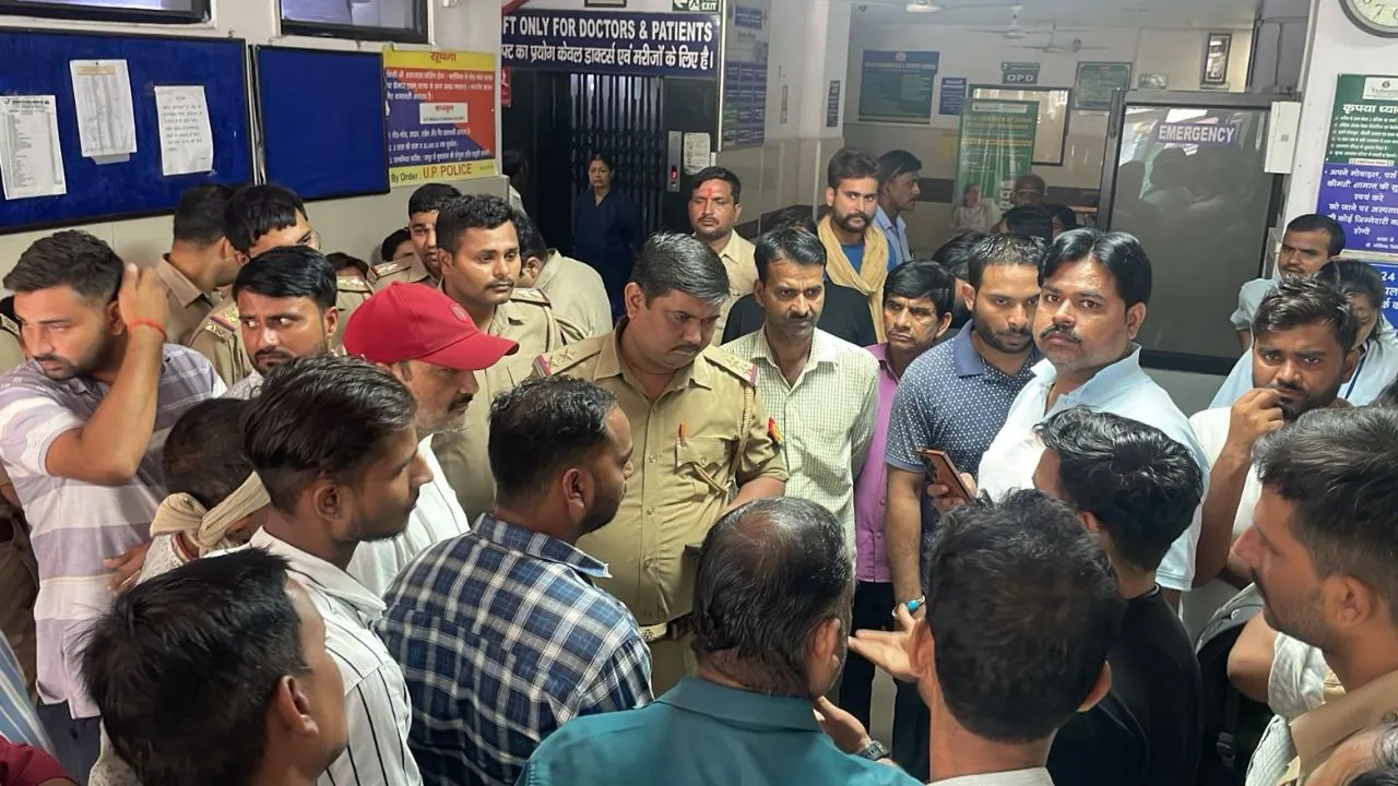 Kanpur: वेदांता हॉस्पिटल में जमकर हंगामा: युवक की मौत पर गुस्साए परिजन, बोले- ऐसे झांसा देकर लूटे 1.50 लाख...इलाज में लापरवाही का भी आरोप