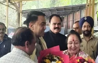 हल्द्वानी: गोवा के मुख्यमंत्री प्रमोद सावंत परिवार के साथ पहुंचे कैंची धाम