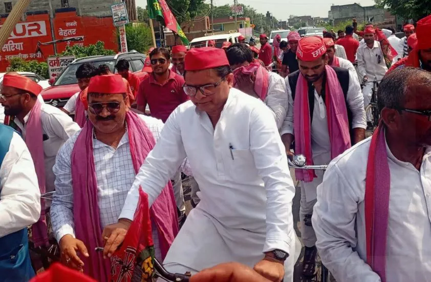 अयोध्या: सपा की पीडीए साइकिल यात्रा का हुआ जगह-जगह स्वागत 