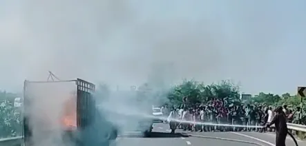 हल्द्वानी: चलते-चलते धधका दुग्ध वाहन, चालक ने मुश्किल से बचाई जान