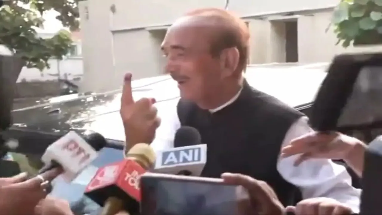 Jammu-Kashmir elections: गुलाम नबी आजाद ने डाला वोट, लोगों से की मतदान की अपील