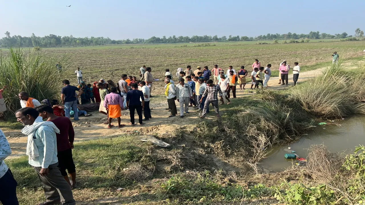 हरदोई: ट्रैक्टर बनाकर लौटते समय कार खंती में गिरने से मिस्त्री समेत चालक की मौत