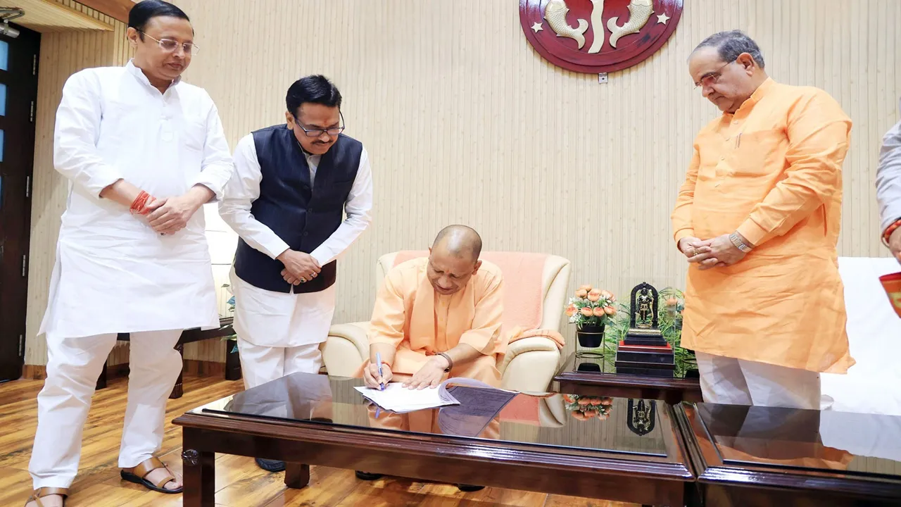 UP: CM योगी आदित्यनाथ और डिप्टी सीएम ब्रजेश पाठक फिर से बने BJP के सक्रिय सदस्य 