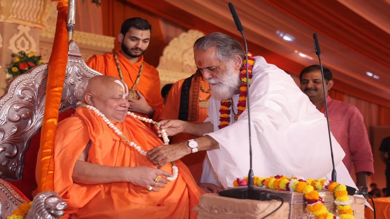 प्रतापगढ़: स्वामी रामभद्राचार्य कहा- रानी लक्ष्मीबाई ने पति को चलनी में देखकर कुल को कलंकित न करने का लिया था संकल्प