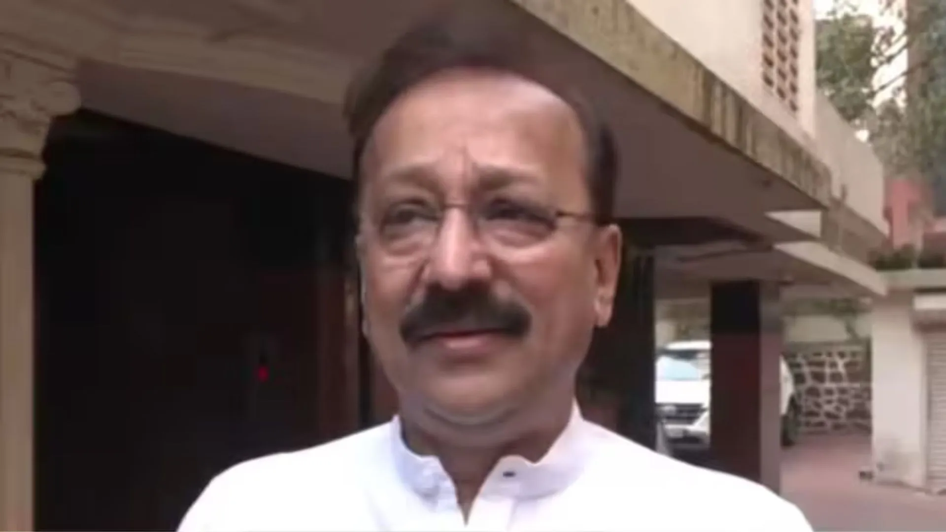 NCP नेता बाबा सिद्दीकी की गोली मारकर हत्या, पुलिस हिरासत में 3 लोग