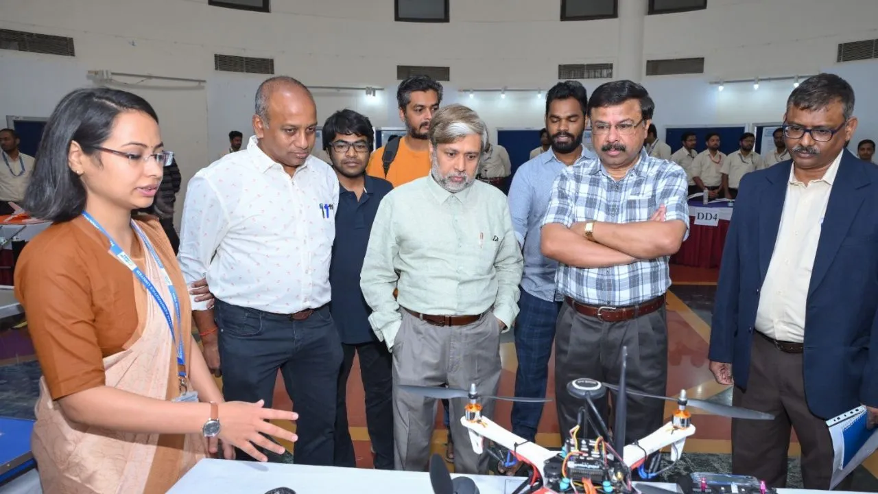 IIT Kanpur ने HAL के 46वें बैच के लिए लघु अवधि गहन प्रशिक्षण कार्यक्रम आयोजित, 12 तकनीकी परियोजना मॉडल किए विकसित 