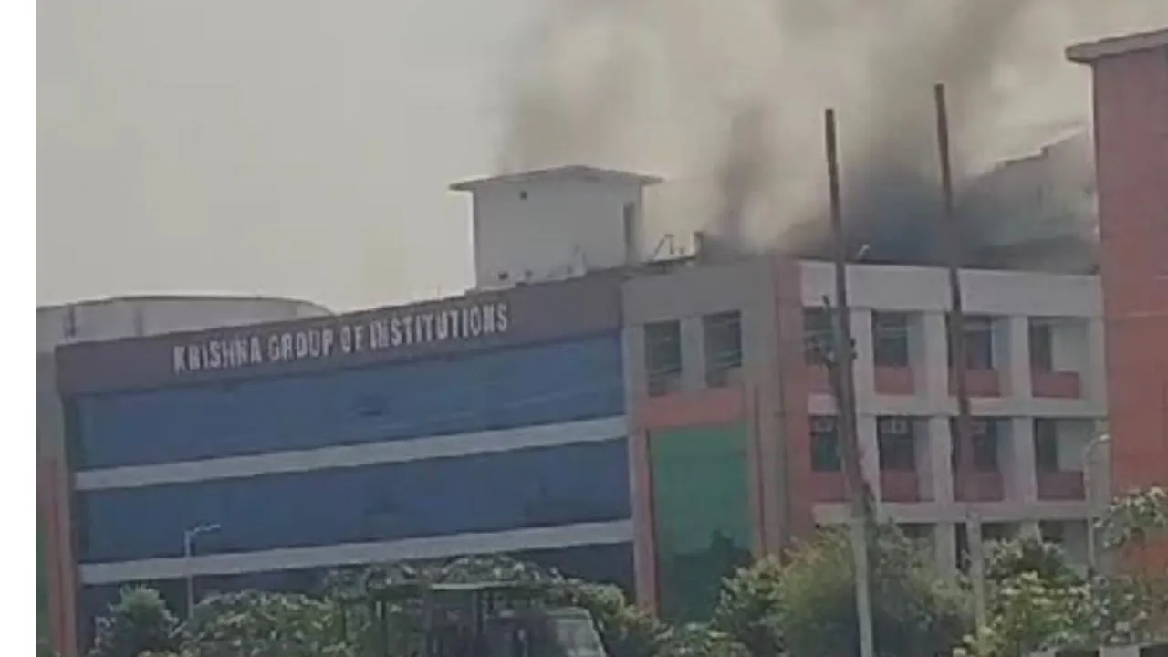 कानपुर के कृष्णा इंस्टिट्यूट में लगी भीषण आग: कुछ लोगों के फंसे होने की सूचना, दमकल ने पाया काबू