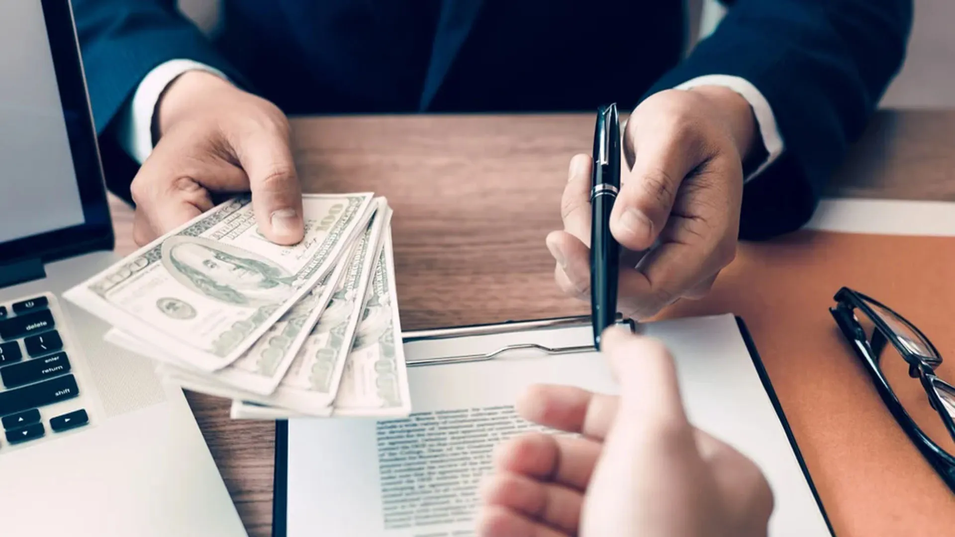 बरेली: लोन लेने की शौकीन टीचर दीदी जांच में फंसीं