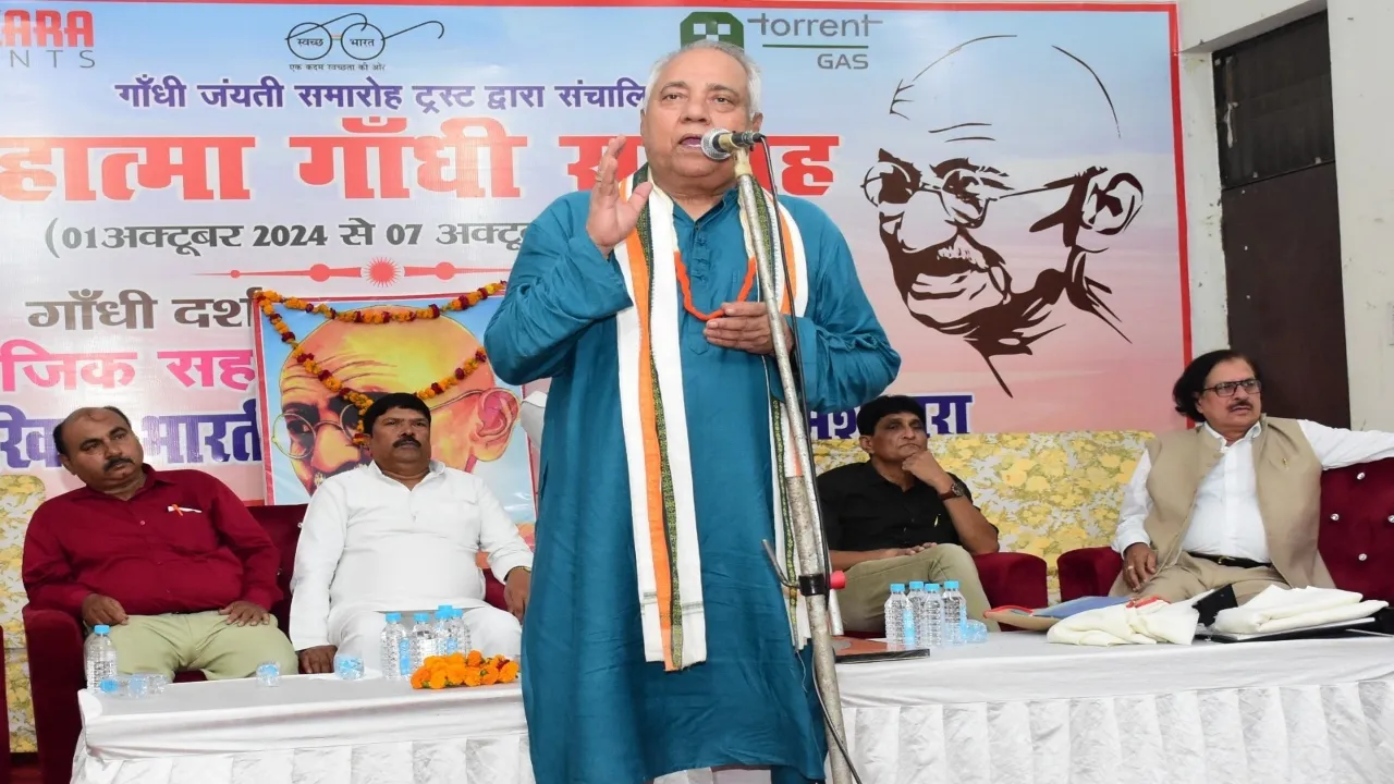 अखिल भारतीय कवि सम्मेलन व मुशायरा में बही कौमी एकता की बयार :..भक्तों ने आसमान ही सिर पे उठा लिया