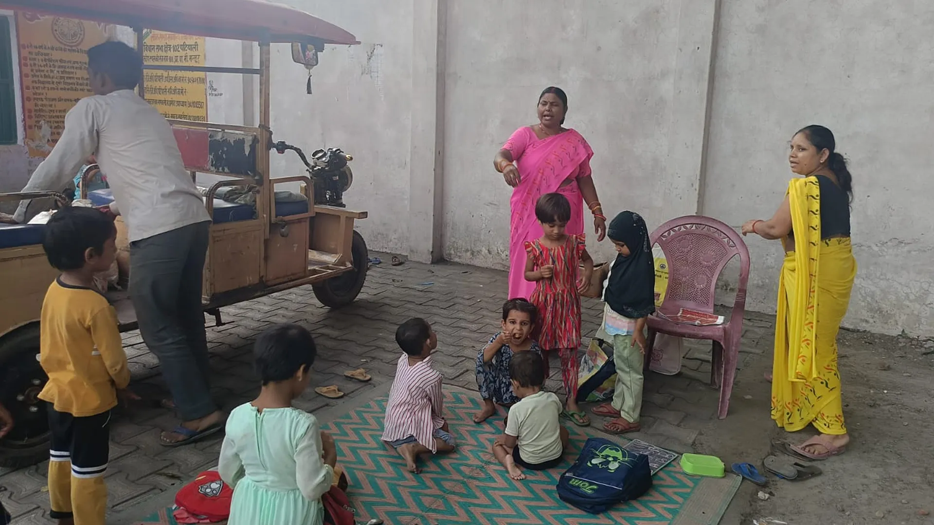 कासगंज: हॉट कुक्ड मील योजना धरातल पर धराशायी, नौनिहालों को नहीं मिल रहा गर्म खाना