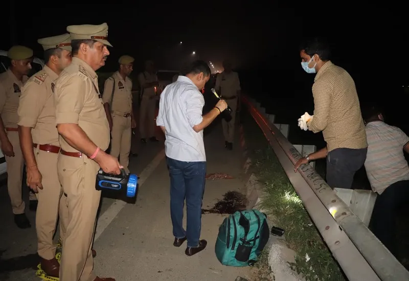 मुरादाबाद : हाईवे पर पड़ा मिला ड्यूटी के लिए निकले होमगार्ड का शव, हत्या या हादसे में हुई मौत...जांच में जुटी पुलिस