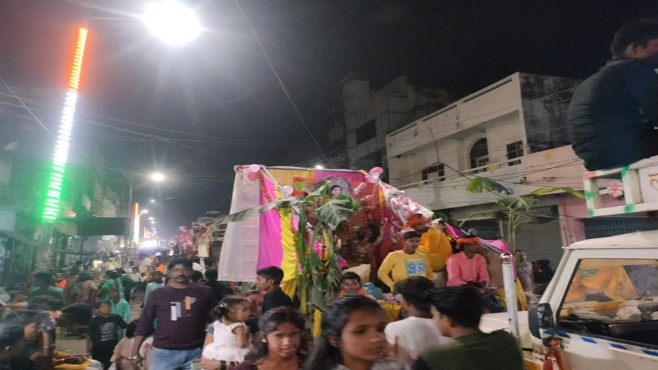 Bahraich communal violence : अब तक मुख्य आरोपित समेत 30 को पुलिस ने हिरासत में लिया, अन्य की तलाश जारी