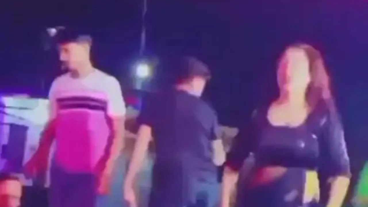 Fatehpur: मांगलिक कार्यक्रम में बार बालाओं ने लगाए ठुमके, वीडियो सोशल मीडिया पर वायरल, पुलिस ने शुरू की जांच