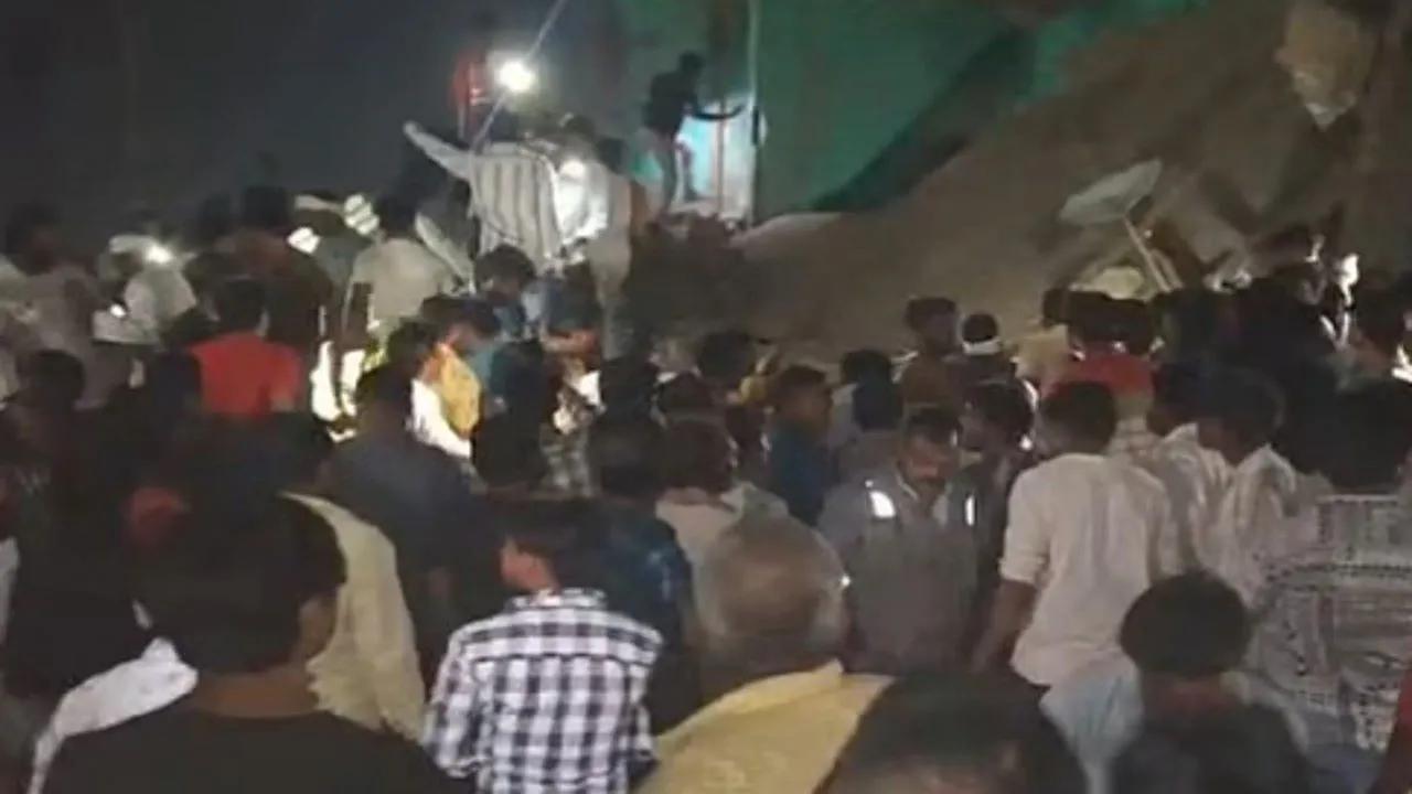 बुलंदशहर: सिलेंडर विस्फोट में 5 लोगों की मौत, मलबे में कई लोगों के दबे होने की आशंका