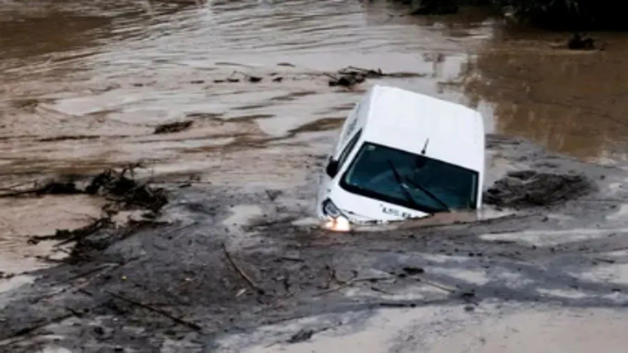 स्पेन में बाढ़ का कहर, अचानक आयी आपदा से 72 लोगों की मौत