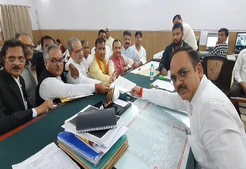 मुरादाबाद : भाजपा प्रत्याशी रामवीर ने कराया नामांकन, प्रदेश अध्यक्ष भूपेंद्र सिंह चौधरी बोले- सपा ने राहुल गांधी को साइकिल से उतारा