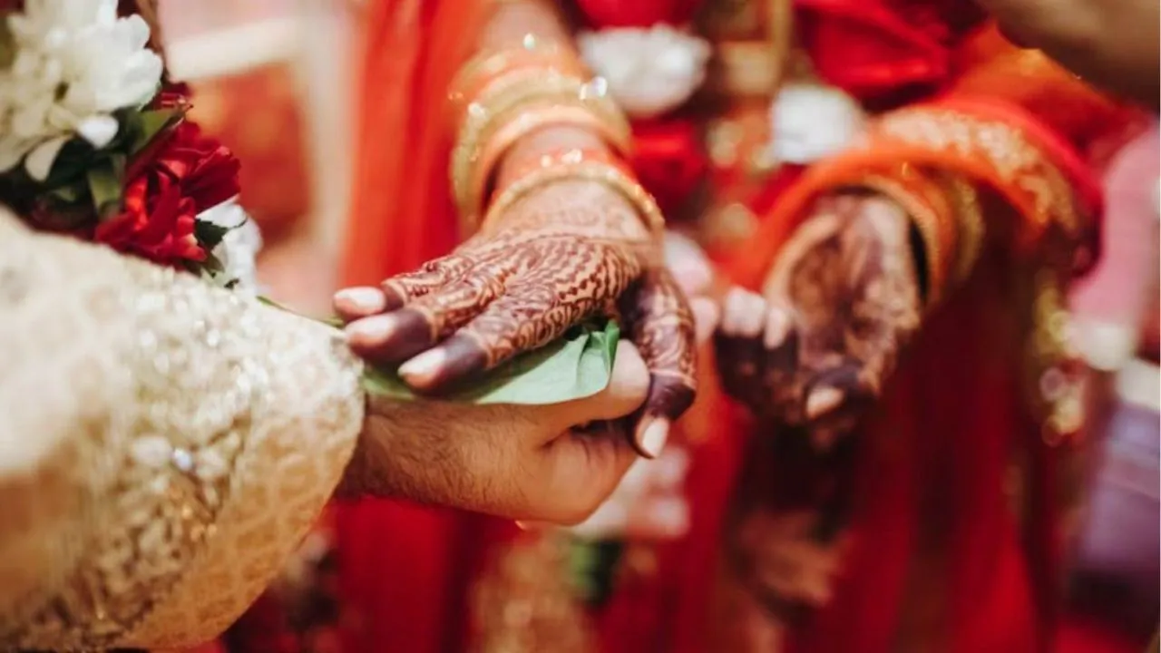 मुंबई से पहुंची प्रेमिका ने हंगामा कर रुकवाई रेलवे अफसर की शादी... जानें पूरा मामला